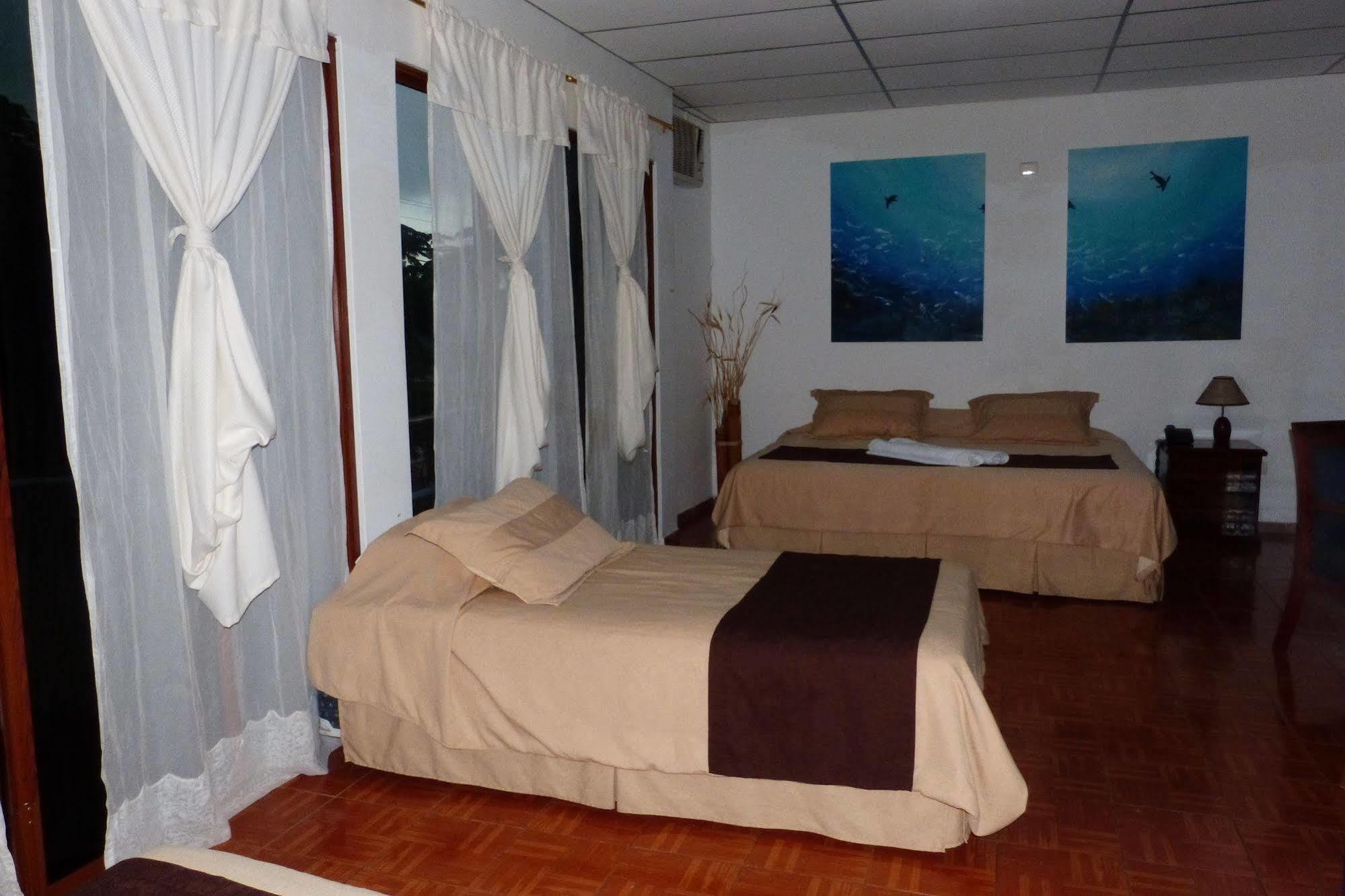 Galapagos Islands Hotel Puerto Ayora  Extérieur photo