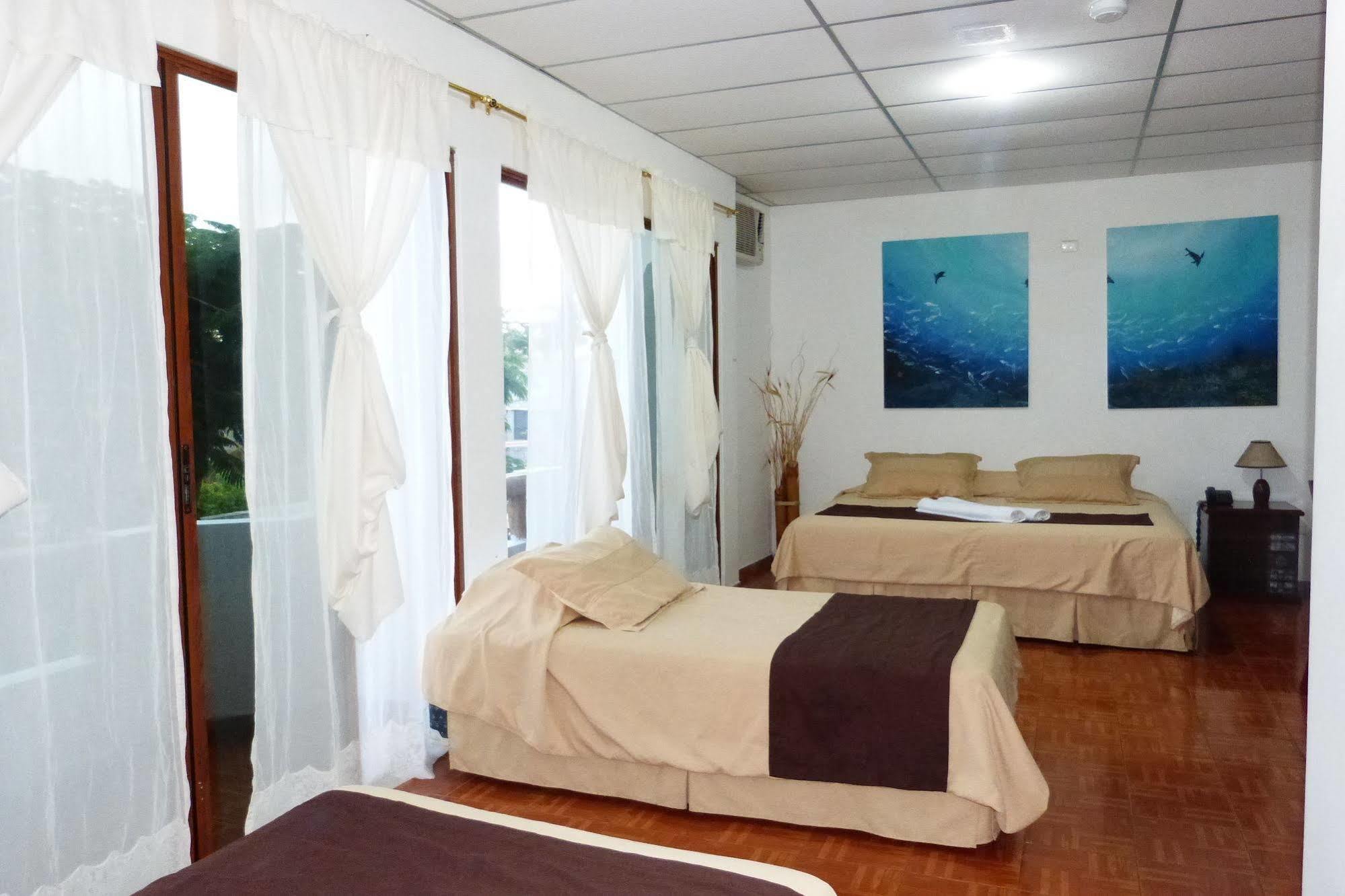 Galapagos Islands Hotel Puerto Ayora  Extérieur photo
